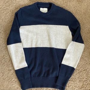 Basic AEO crewneck sweater
